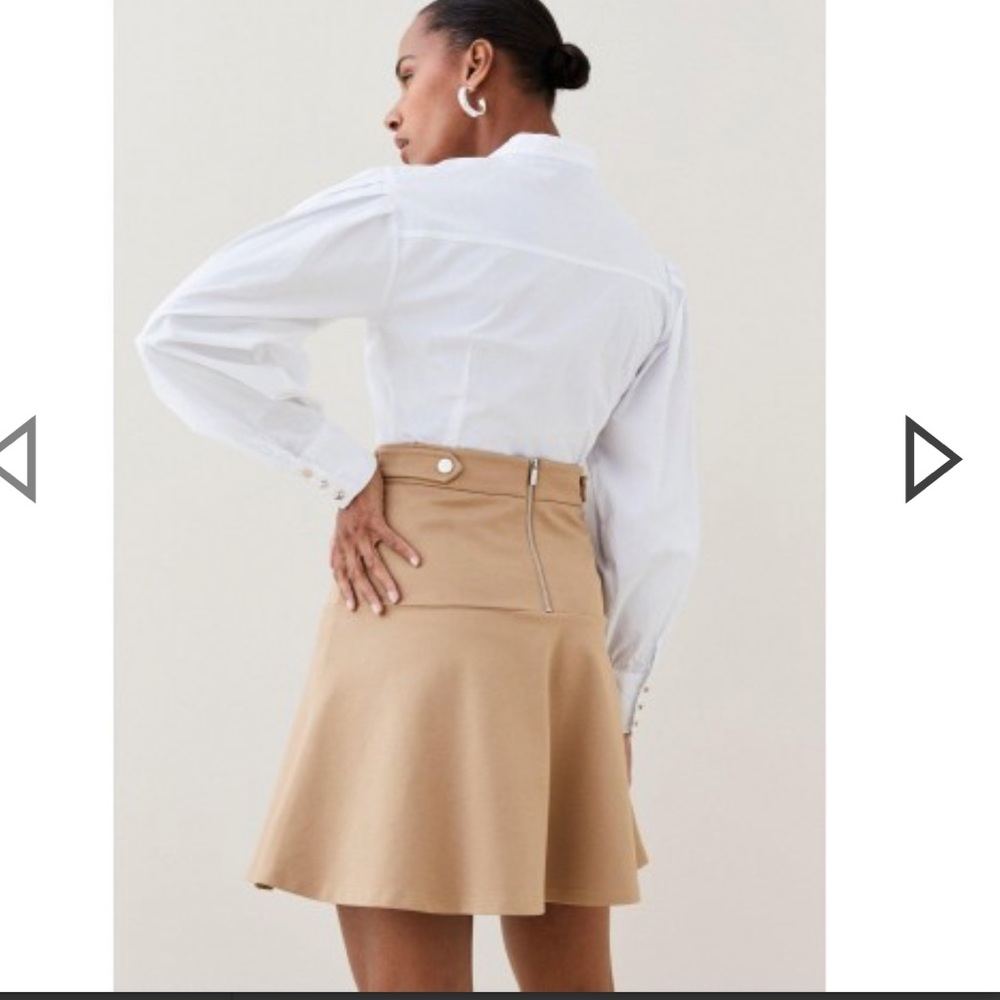 Beige Karen Millen luxury skirt with zipper and gold buttons. NWT. never worn